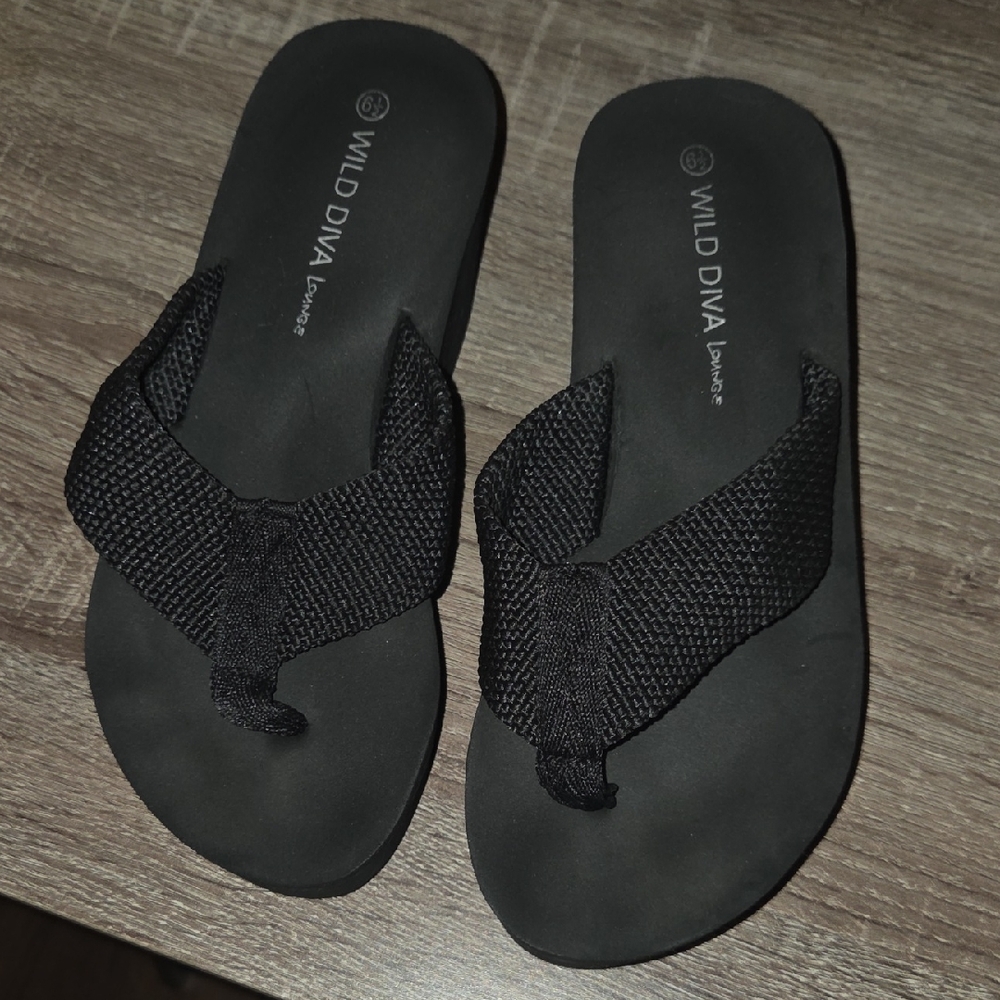 Wild Diva Black Textured Sandals